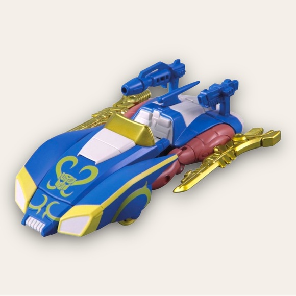 Street Fighter II X Transformers: Autobot Hot Rod (Ken) vs Arcee (Chun-Li) - Picture 4 of 6